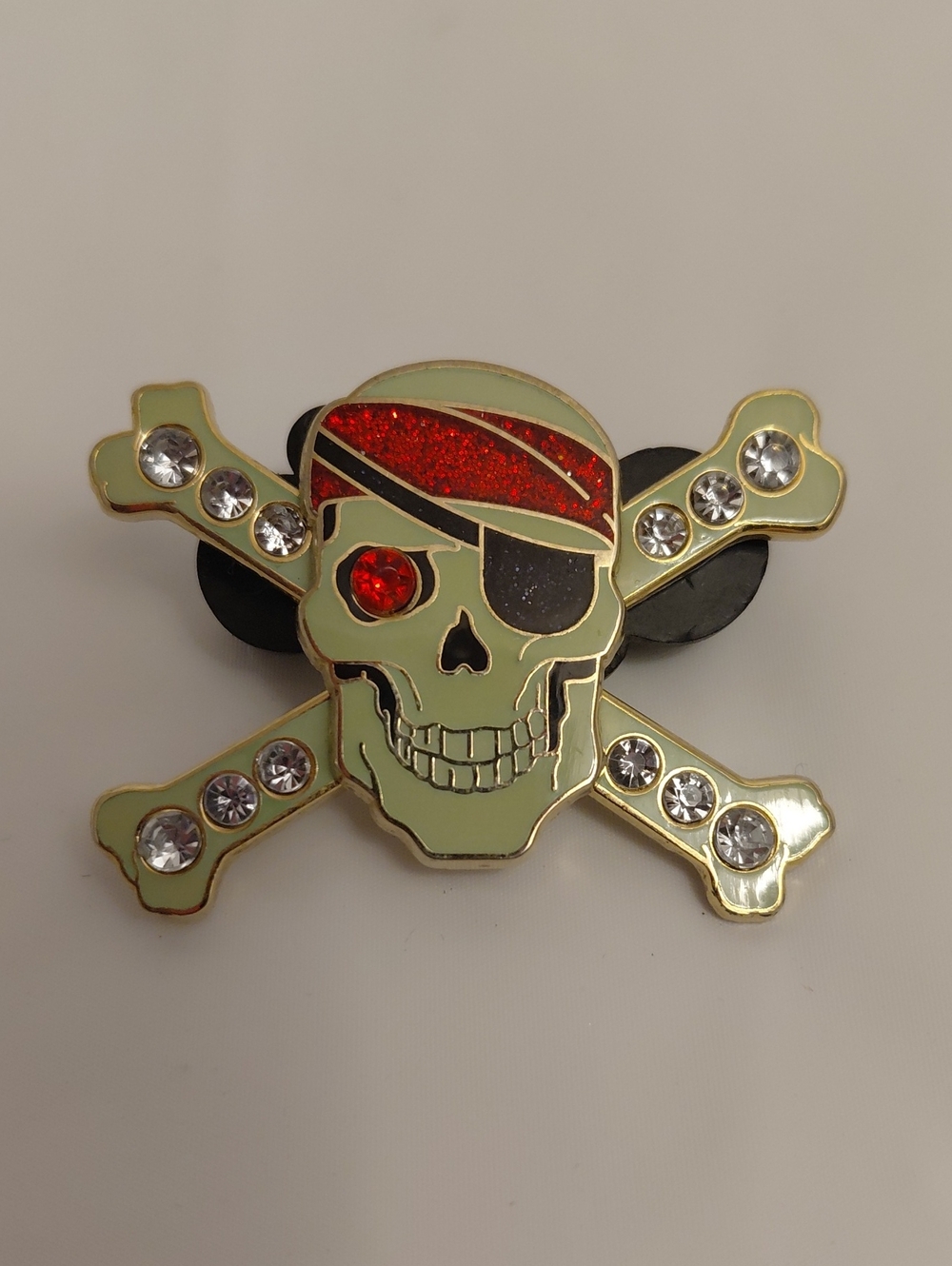 Disney Pin 47937 Pirates of the Caribbean Jeweled Skull and Crossbones